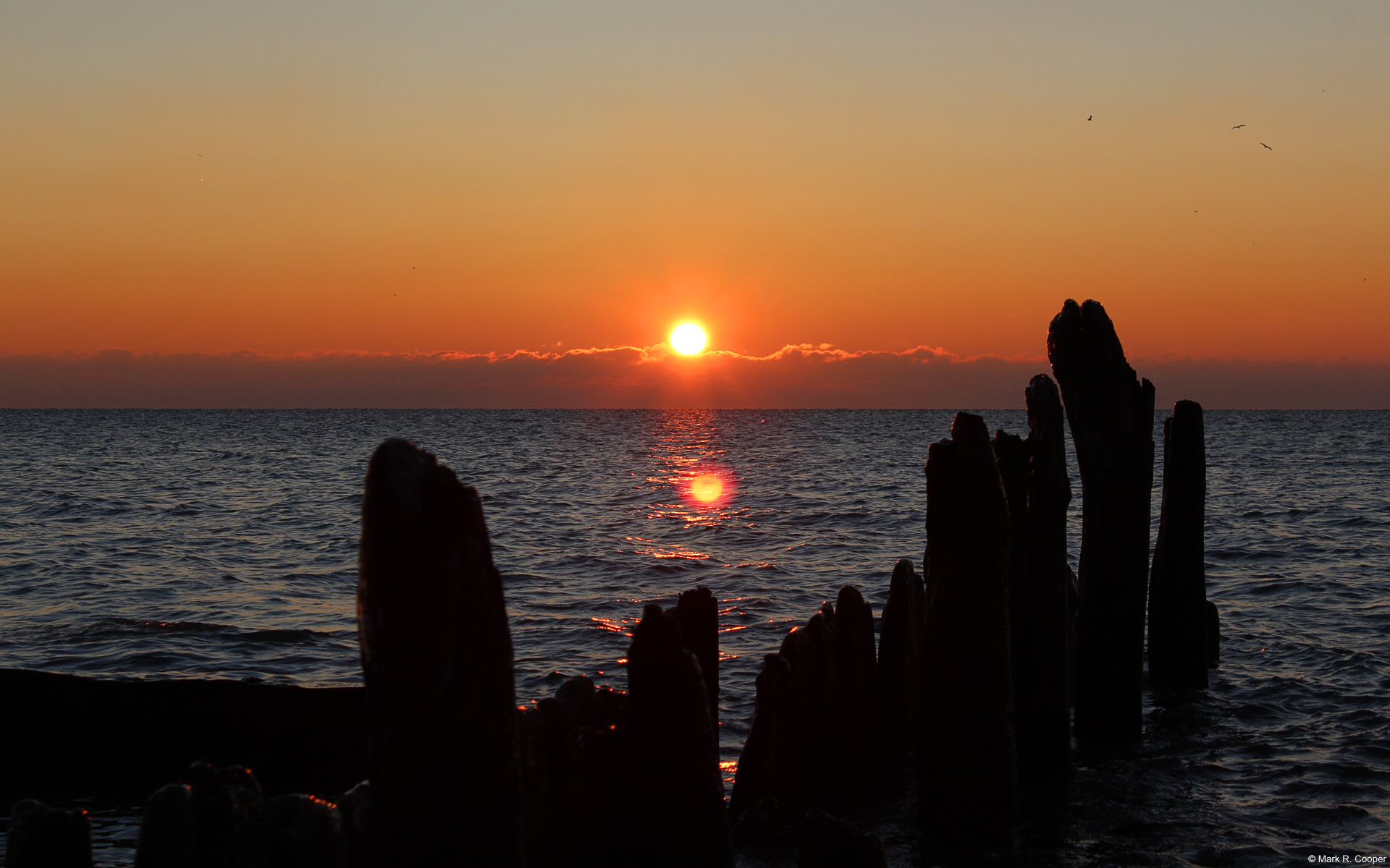 anh-bien-hoang-hon-11 Ngắm 50+ hình ảnh biển đẹp ngỡ ngànɡ đầy thơ mộng