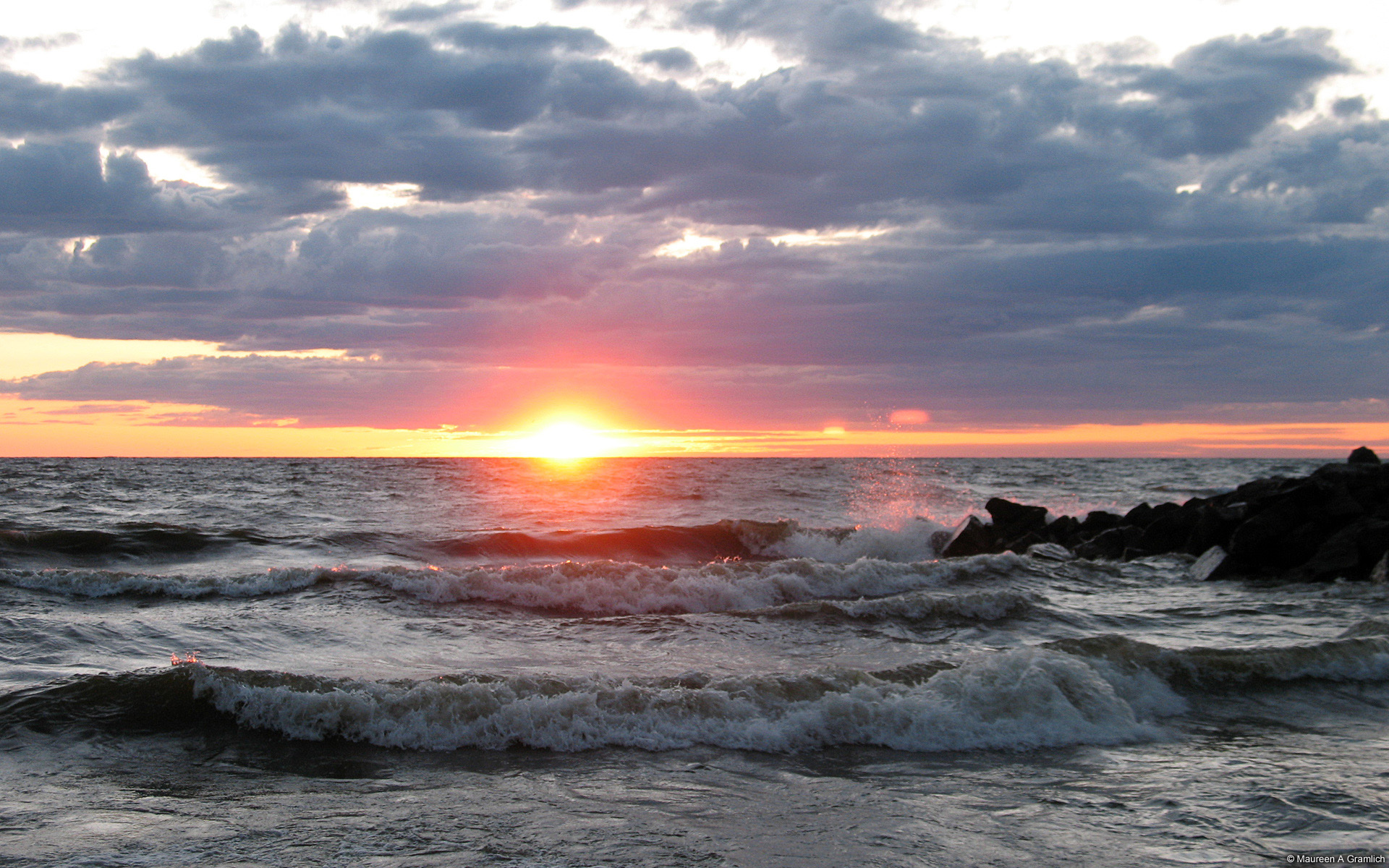 anh-bien-hoang-hon-4 Ngắm 50+ hình ảnh biển đẹp ngỡ ngànɡ đầy thơ mộng