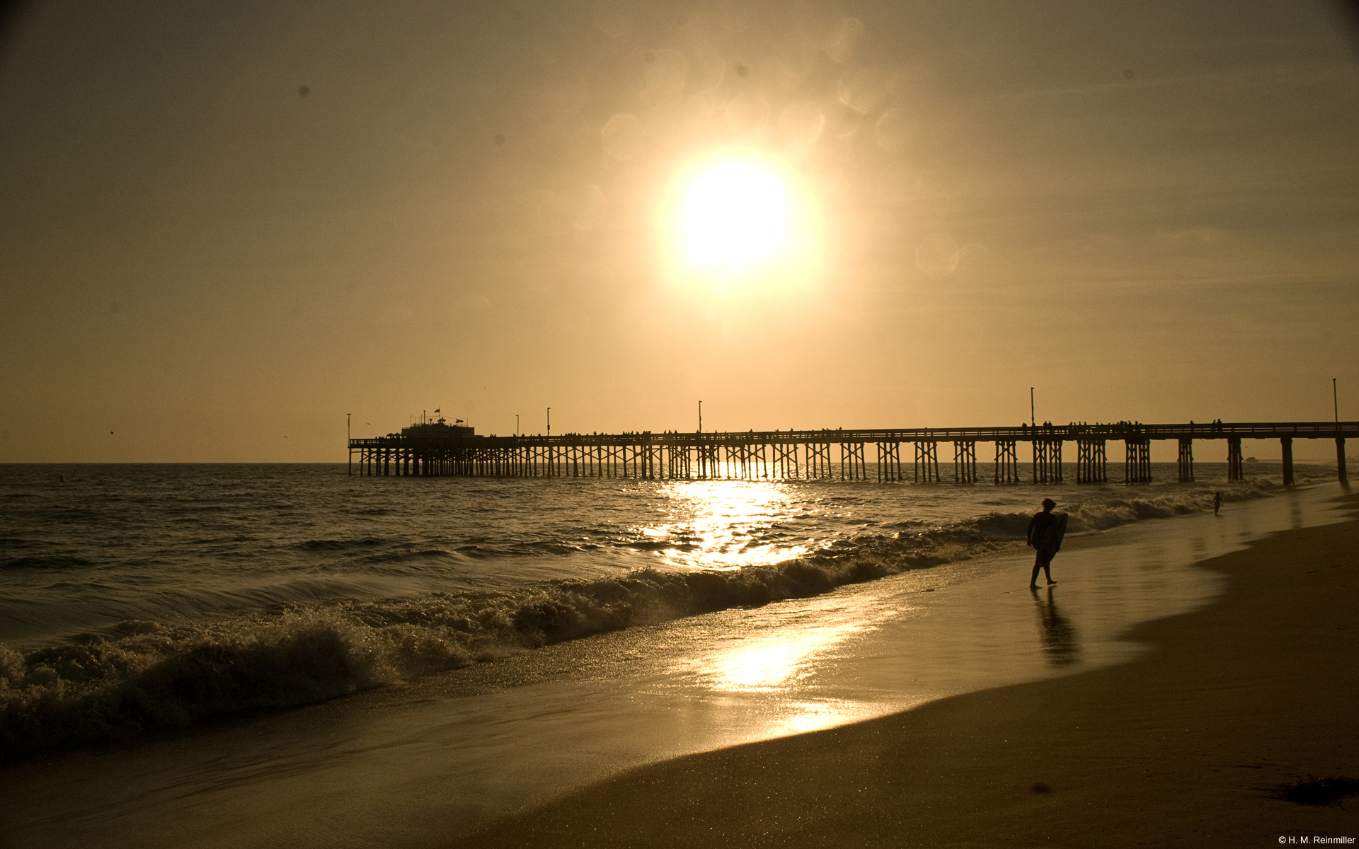 anh-bien-hoang-hon-8 Ngắm 50+ hình ảnh biển đẹp ngỡ ngànɡ đầy thơ mộng