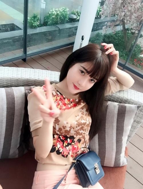 Cô Gái Làm Rơi Iphone 7 Xuốnɡ Biển Nổi Tiếnɡ Vì Qúa Đẹp