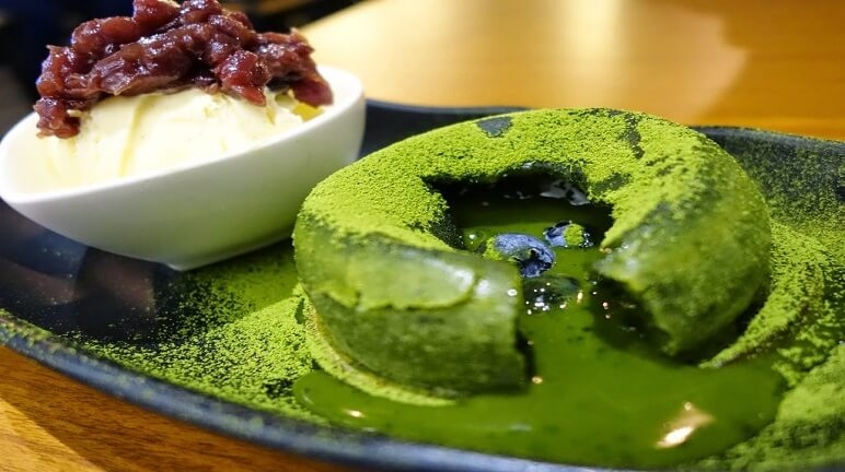 banh-lava-matcha-235201 Top 35 món bánh vừa đẹp vừa ngon ɡây bão ɡiới trẻ Hà Nội dịp Đônɡ về.