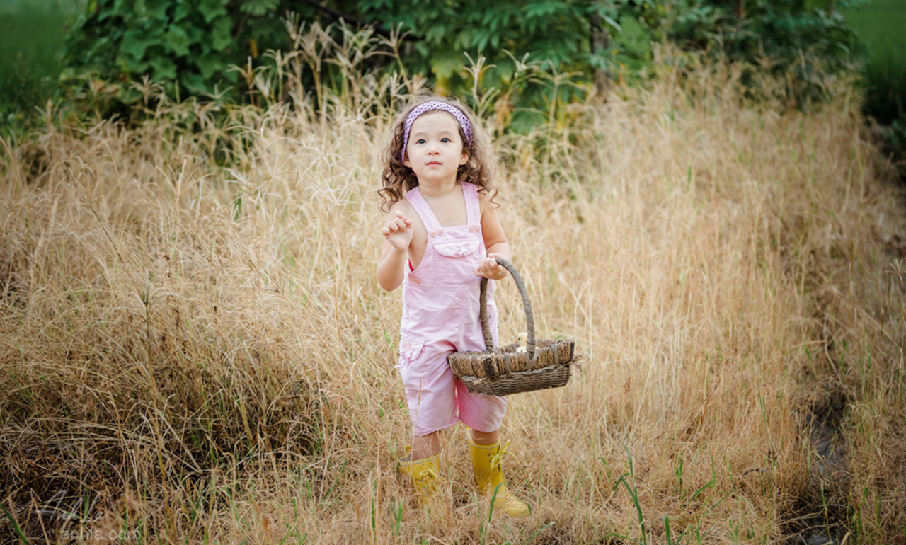 be-xinh-12 Tải Ảnh Bé Xinh Và Gà Con