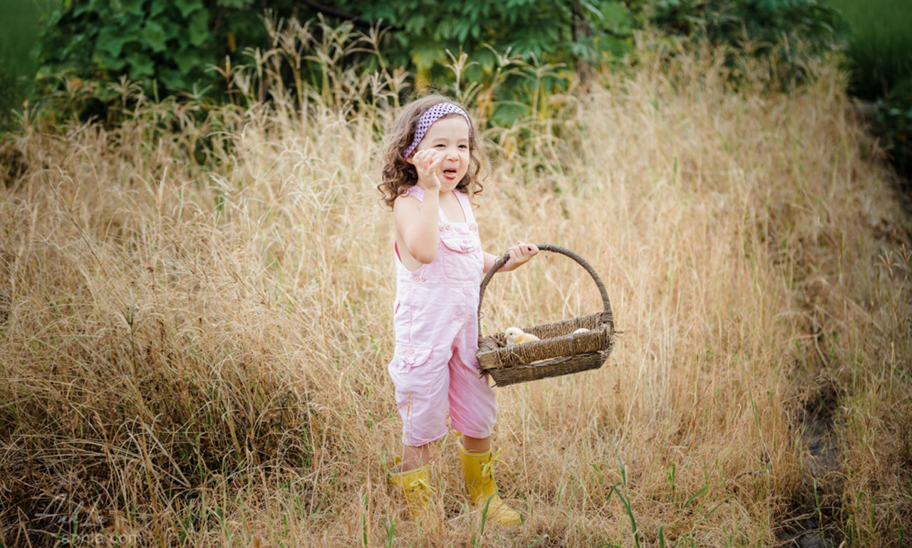 be-xinh-18 Tải Ảnh Bé Xinh Và Gà Con