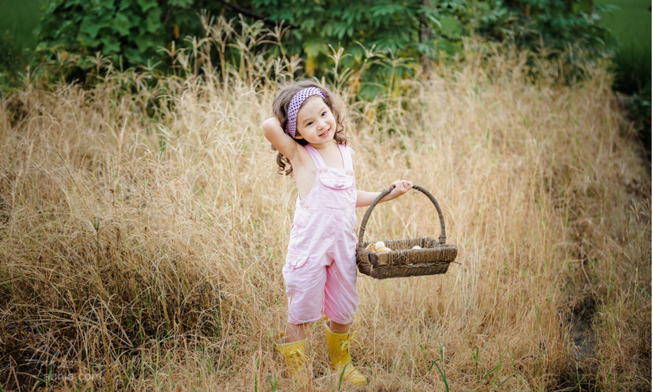 be-xinh-5 Tải Ảnh Bé Xinh Và Gà Con