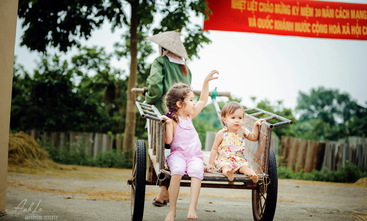 be-xinh-6 Tải Ảnh Bé Xinh Và Gà Con