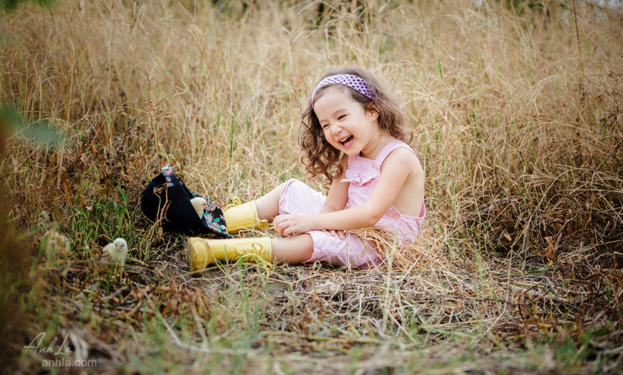 be-xinh-7 Tải Ảnh Bé Xinh Và Gà Con