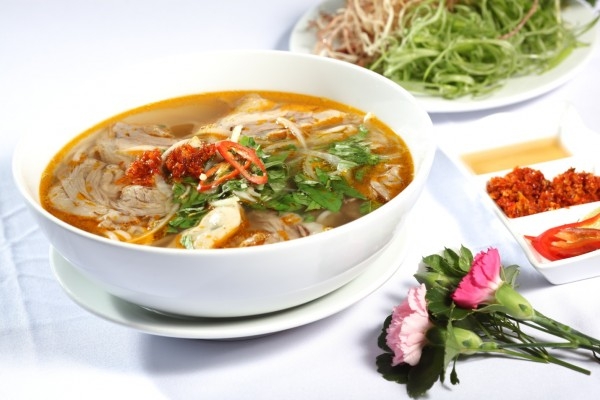 Top 7 địa chỉ thưởng thức món ăn Huế cực ngon ở Sài Gòn