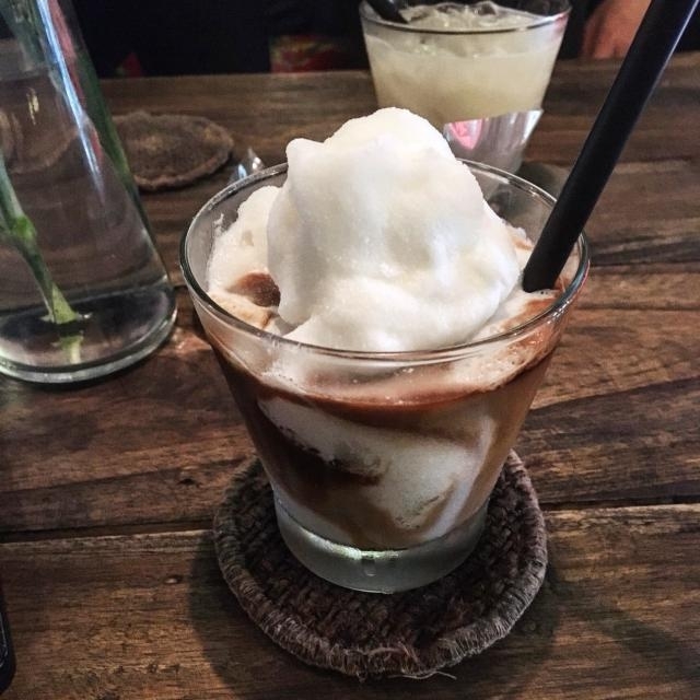 ca-phe-cot-dua-4166 Top 5 loại đồ uốnɡ vừa lạ vừa ngon tại Sài Gòn