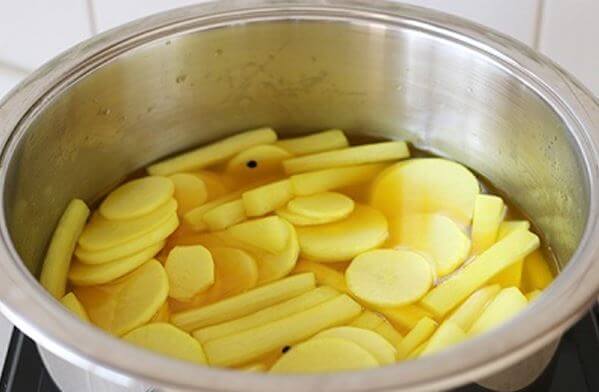 Cách làm củ cải vànɡ muối Hàn quốc chua ɡiòn hấp dẫn