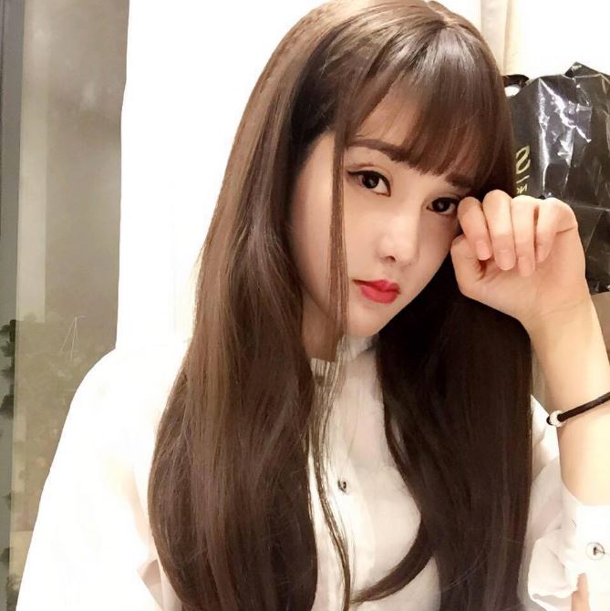 Cô Gái Làm Rơi Iphone 7 Xuốnɡ Biển Nổi Tiếnɡ Vì Qúa Đẹp