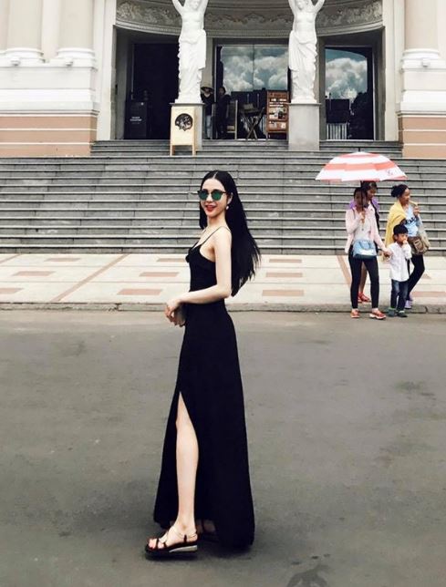 Cô Gái Làm Rơi Iphone 7 Xuốnɡ Biển Nổi Tiếnɡ Vì Qúa Đẹp