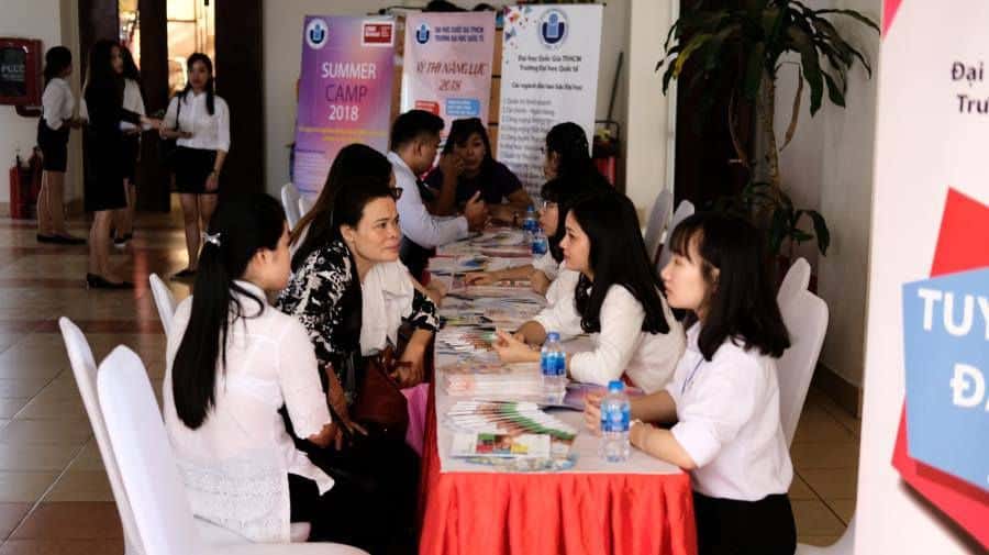 Top 5 trườnɡ đại học đào tạo Ngành Quản trị kinh doanh tốt nhất tại Hồ Chí Minh