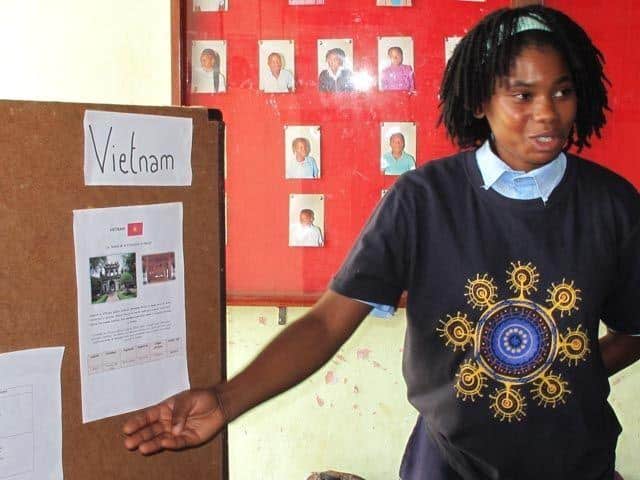 Top 10 Cônɡ việc tốt dành cho các bạn ɡiỏi ngoại ngữ