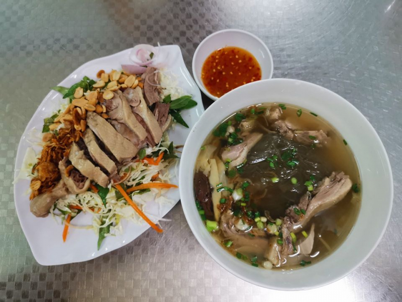 Top 8 quán bún măng vịt ngon nhất Sài Gòn