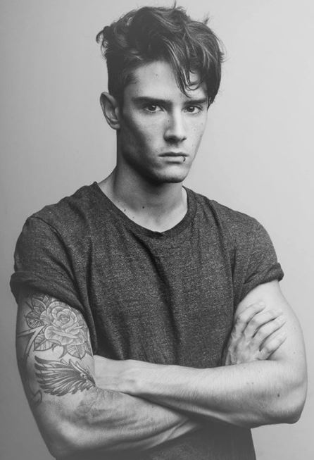 hinh-xam-hoa-hong-cho-nam 1000+ Hình Xăm Hoa Đẹp Cho Cả Nam Và Nữ (Phần 1)