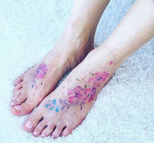 hinh-xam-hoa-o-chan 1000+ Hình Xăm Hoa Đẹp Cho Cả Nam Và Nữ (Phần 2)