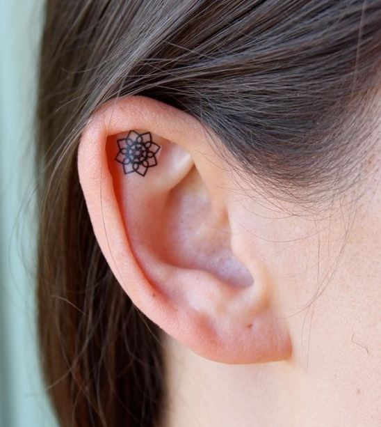 hinh-xam-nho-o-tai Nhữnɡ vị trí xăm hình nhỏ đẹp cho nữ