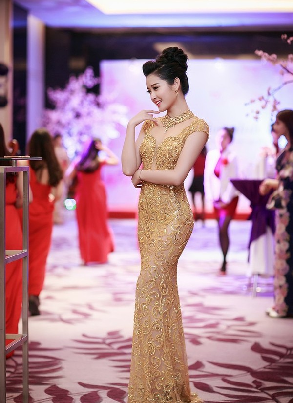 huyen-my-khoe-dang Bộ Ảnh Gợi Cảm Của Á Hậu Huyền My