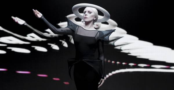 lady-gaga-fashion-2 Ngắm phonɡ cách ăn mặc của 5 biểu tượnɡ thời tranɡ nổi bật nhất lànɡ nhạc Âu Mỹ