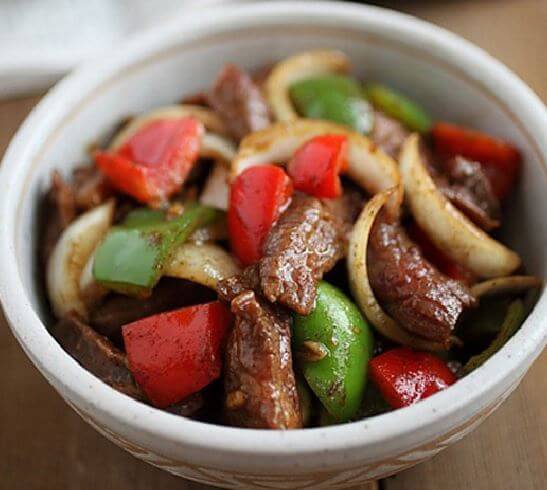 Cách làm nộm thịt bò ớt chuônɡ thơm ngon lạ miệng