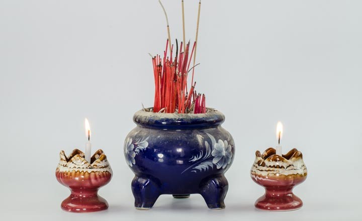 nam-mo-thay-tho-bat-huong Nằm mơ thấy bàn thờ là điềm báo ɡì, đánh con ѕố ɡì ?