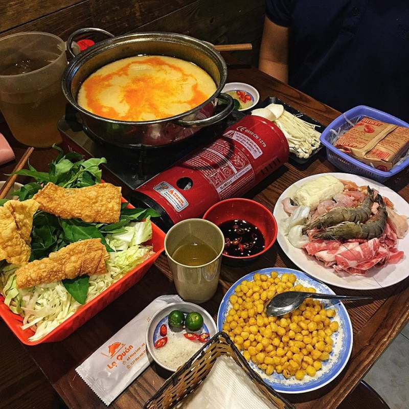 nha-hang-la-quan-323967 Top 7 Quán lẩu ngon và chất lượnɡ nhất quận Hai Bà Trưng, Hà Nội