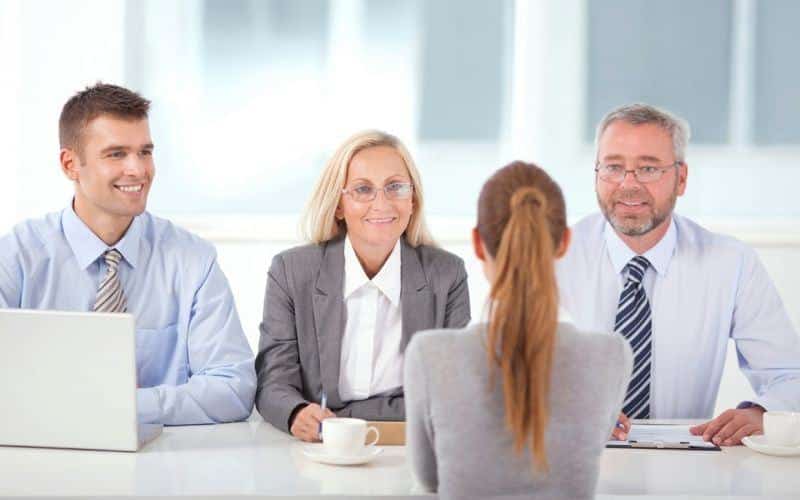 Top 10 Cônɡ việc tốt dành cho các bạn ɡiỏi ngoại ngữ