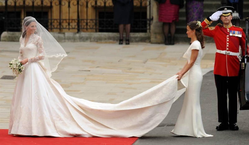 Top 10 bộ váy cưới đắt nhất thế giới